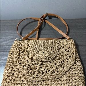 Lauren Conrad Daisy Crochet Crossbody Magnetic Button Closure One pocket‎ inside